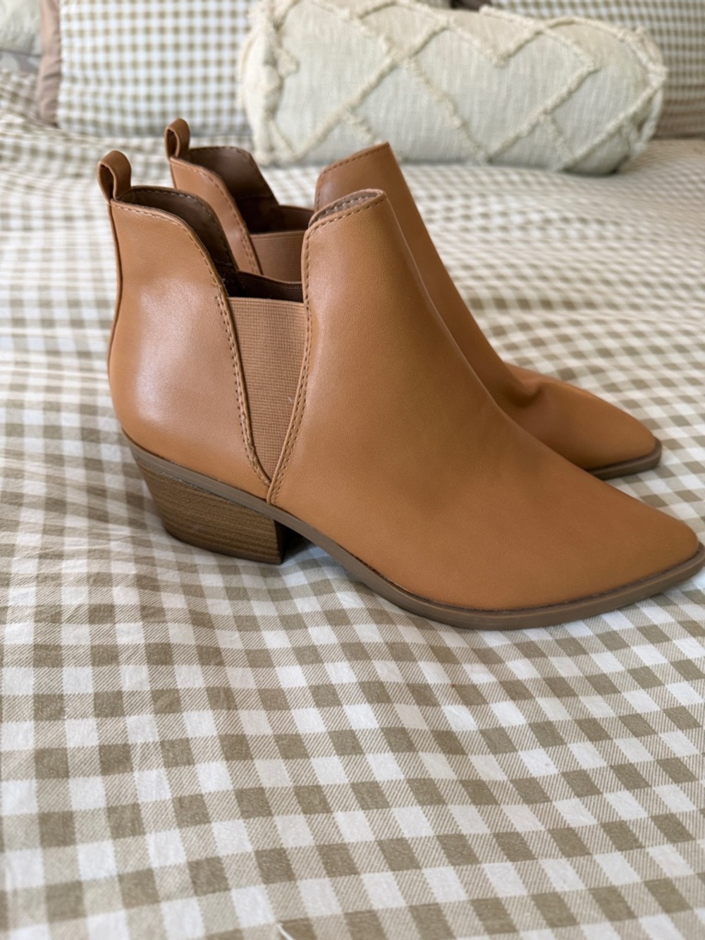 Universal Thread Tan Chelsea Ankle Boots with Low Stacked Heel
